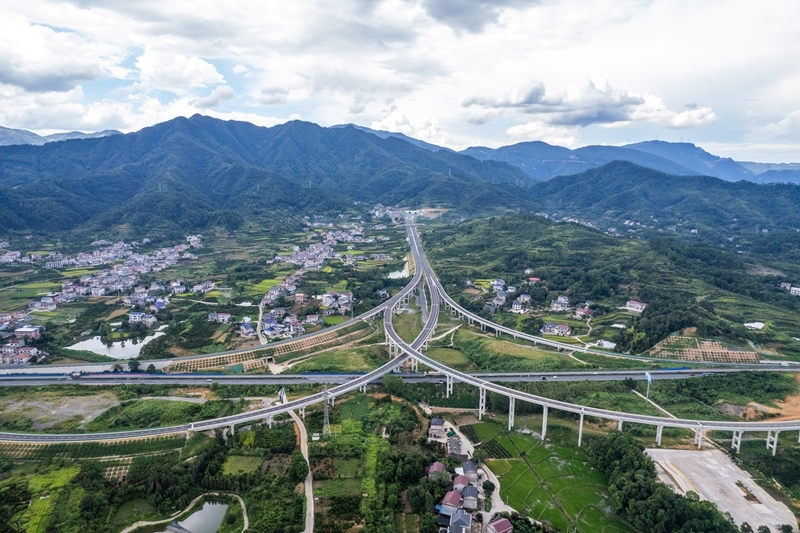 確保基本實(shí)現(xiàn)社會(huì)主義現(xiàn)代化取得決定性進(jìn)展 ——寫在黨的二十屆四中全會(huì)召開之際